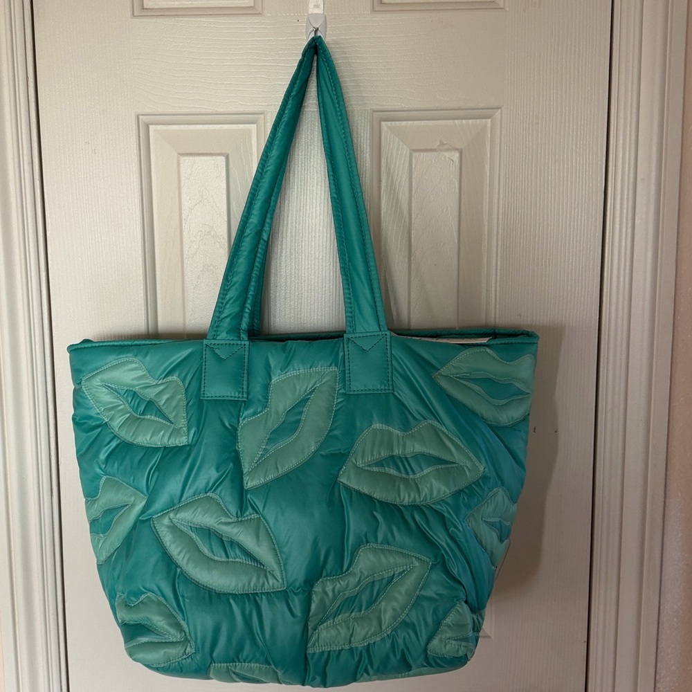 🦊👄🦊 WILDFOX LIPS QUILTED MINT GREEN PUFFY TOTE BAG 🦊👄🦊 NWT 🦊👄🦊 - Picture 9 of 16